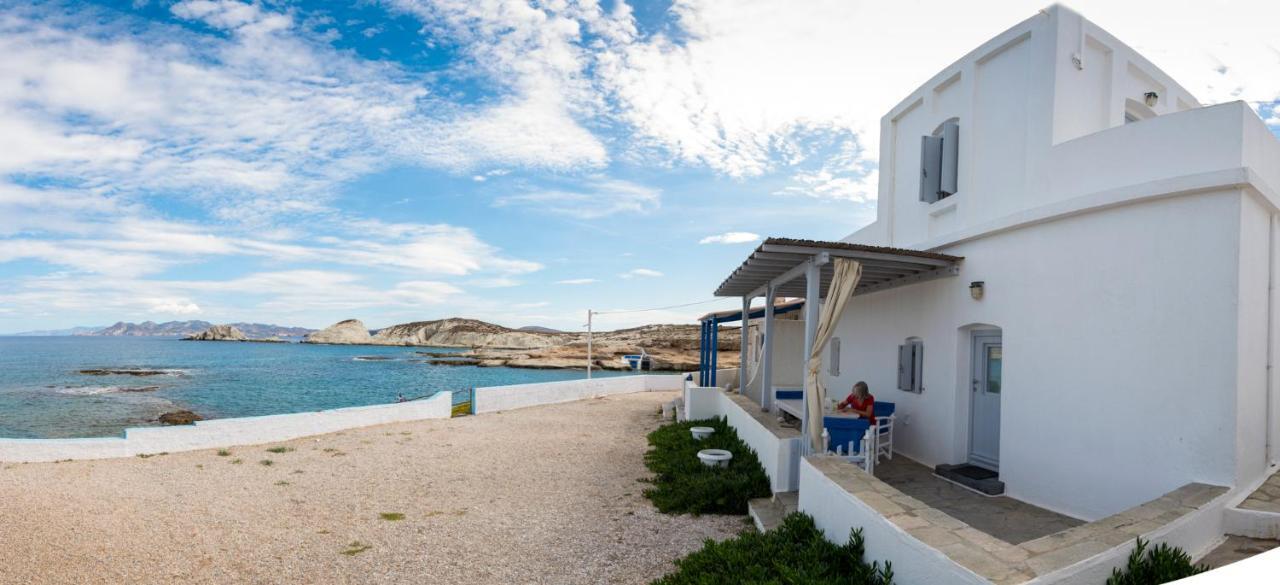 Traditional Waterfront House Mandrakia Exterior foto